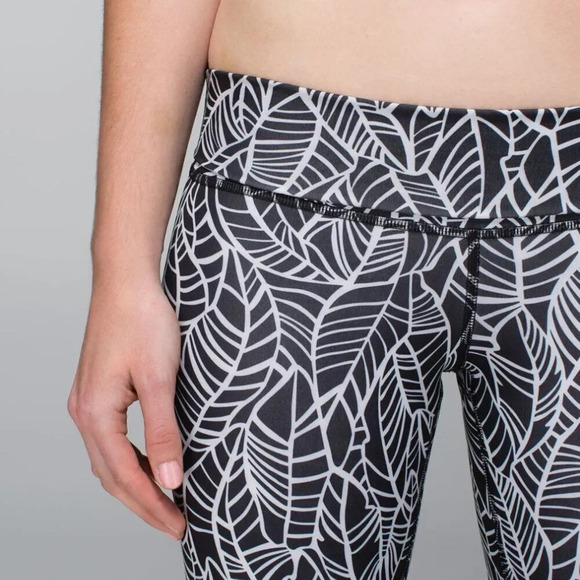 Lululemon Wunder Under Crop Full-On Luxtreme Roll Down Black High Waist Size 4 - Picture 3 of 11